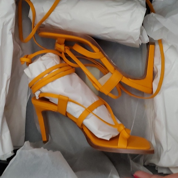 NIB $695 Tibi sandals